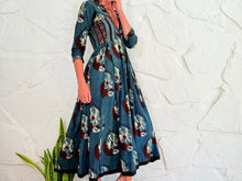 Lade das Bild in den Galerie-Viewer, TOSCANA KLEID - KOBALT
