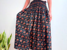 Lade das Bild in den Galerie-Viewer, INDIGO SKIRT - BLUE FLOWERS
