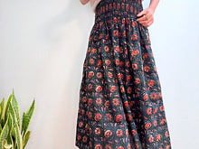 Lade das Bild in den Galerie-Viewer, INDIGO SKIRT - BLUE FLOWERS
