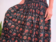 Lade das Bild in den Galerie-Viewer, INDIGO SKIRT - BLUE FLOWERS
