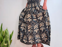 Lade das Bild in den Galerie-Viewer, INDIGO SKIRT - CREAM
