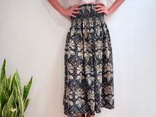Lade das Bild in den Galerie-Viewer, INDIGO SKIRT - CREAM
