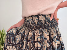 Lade das Bild in den Galerie-Viewer, INDIGO SKIRT - CREAM
