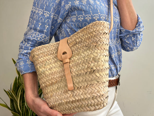 CROSSBODY BASKET BAG