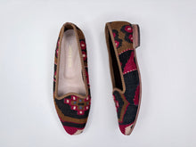 Cargar imagen en el visor de la galería, KILIM SHOES 39 - 1
