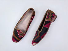 Cargar imagen en el visor de la galería, KILIM SHOES 39 - 1
