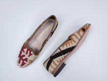 Carica l'immagine nel visualizzatore di Gallery, KILIM SHOES 39 - 3

