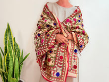 Cargar imagen en el visor de la galería, EMBROIDERY SILK SCARF 24
