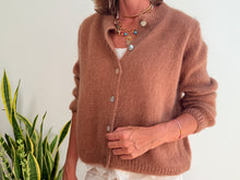 Lade das Bild in den Galerie-Viewer, CAROLINE MOHAIR CARDIGAN - CAMEL
