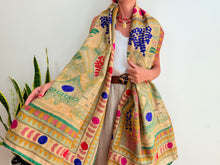 Cargar imagen en el visor de la galería, EMBROIDERY SILK SCARF 26
