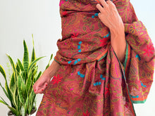Cargar imagen en el visor de la galería, EMBROIDERY SILK SCARF 27
