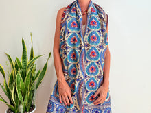 Cargar imagen en el visor de la galería, EMBROIDERY SILK SCARF 32
