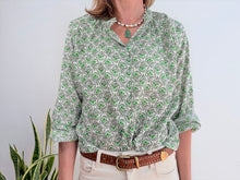 Lade das Bild in den Galerie-Viewer, Florales Boho-Shirt 3

