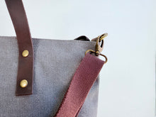 Cargar imagen en el visor de la galería, SHOPPING BAG - GRIS
