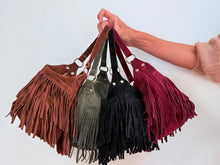 Cargar imagen en el visor de la galería, FRINGE BAG - CAMEL

