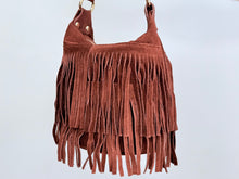 Cargar imagen en el visor de la galería, FRINGE BAG - CAMEL
