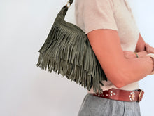 Cargar imagen en el visor de la galería, FRINGE BAG - GREEN
