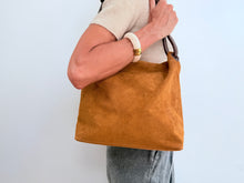 Cargar imagen en el visor de la galería, KNOT BAG - MUSTARD
