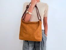 Cargar imagen en el visor de la galería, KNOT BAG - MUSTARD
