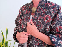 Cargar imagen en el visor de la galería, MINI BLOCK PRINT JACKET - BLACK
