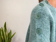 Cargar imagen en el visor de la galería, BABY ALPACA BUTTON JUMPER - TURQUOISE
