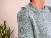 Cargar imagen en el visor de la galería, BABY ALPACA BUTTON JUMPER - TURQUOISE
