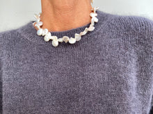 Cargar imagen en el visor de la galería, SMALL FLAT PEARL NECKLACE
