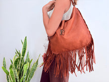 Lade das Bild in den Galerie-Viewer, FRINGE BAG -  CAMEL
