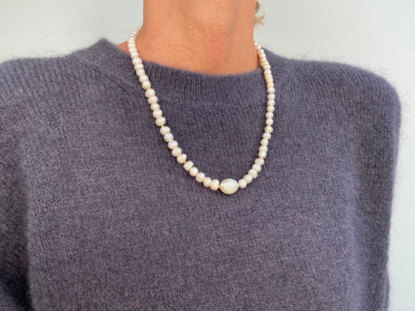 SHORT PEARL NECKLACE