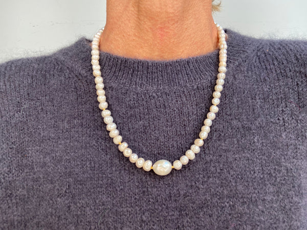 SHORT PEARL NECKLACE