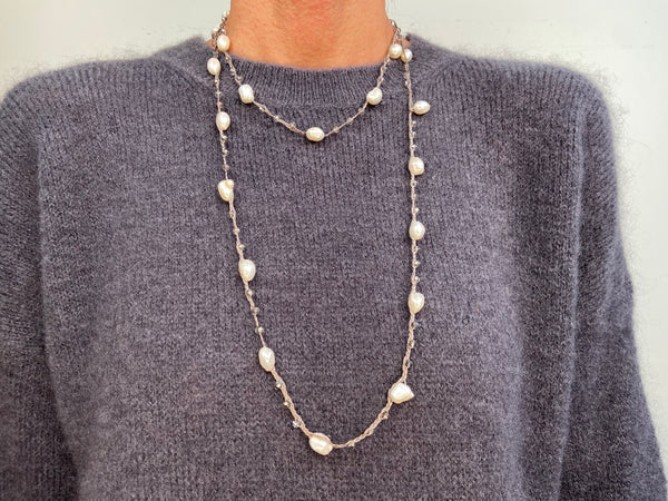 LONG PEARL CROCHET NECKLACE GREY