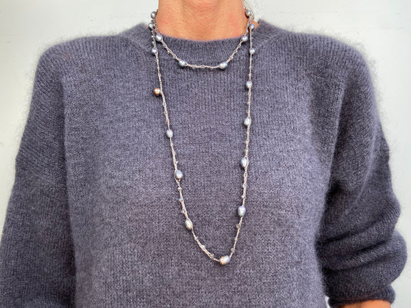 LONG PEARL CROCHET NECKLACE BLACK