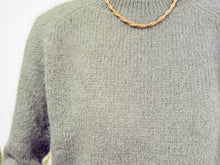 Lade das Bild in den Galerie-Viewer, EVA MOHAIR JUMPER - MILITARY GREEN
