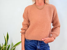 Lade das Bild in den Galerie-Viewer, EVA MOHAIR JUMPER - CAMEL
