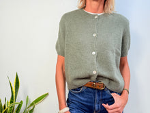 Lade das Bild in den Galerie-Viewer, INGRID ALPACA MANGA CORTA -  MILITARY GREEN
