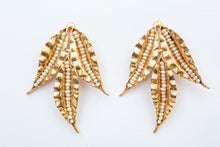 Load image into Gallery viewer, NEW TRIPLE SAUCE EARRING - PEARL
