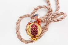 Cargar imagen en el visor de la galería, POMEGRANATE SILK PENDANT - BURGUNDY
