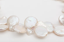 Cargar imagen en el visor de la galería, FLAT PEARL NECKLACE
