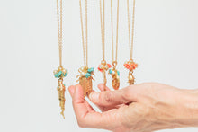 Charger l'image dans la galerie, GOLD FISH PENDANT - TURQUOISE
