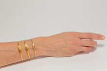Lade das Bild in den Galerie-Viewer, SUN BANGLE BRACELET - PEARL
