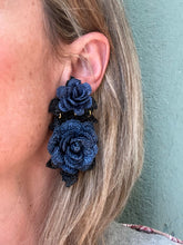 Cargar imagen en el visor de la galería, CAMELIA EARRING NAVY
