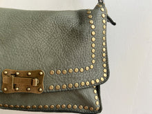 Cargar imagen en el visor de la galería, STUD WASHED LEATHER BAG LIGHT GREEN
