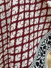 Load image into Gallery viewer, BLOCK PRINT PAREO - GREEN &amp; PINK

