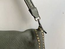 Cargar imagen en el visor de la galería, STUD WASHED LEATHER BAG LIGHT GREEN
