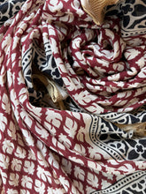 Load image into Gallery viewer, BLOCK PRINT PAREO - GREEN &amp; PINK
