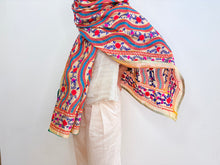 Carica l'immagine nel visualizzatore di Gallery, EMBROIDERY SILK SCARF 34
