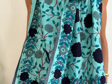 Cargar imagen en el visor de la galería, FRIDA SILK SCARF 2
