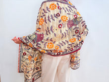 Carica l'immagine nel visualizzatore di Gallery, EMBROIDERY SILK SCARF 33
