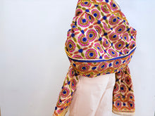 Carica l'immagine nel visualizzatore di Gallery, EMBROIDERY SILK SCARF 32

