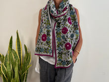 Cargar imagen en el visor de la galería, FRIDA SILK SCARF 1
